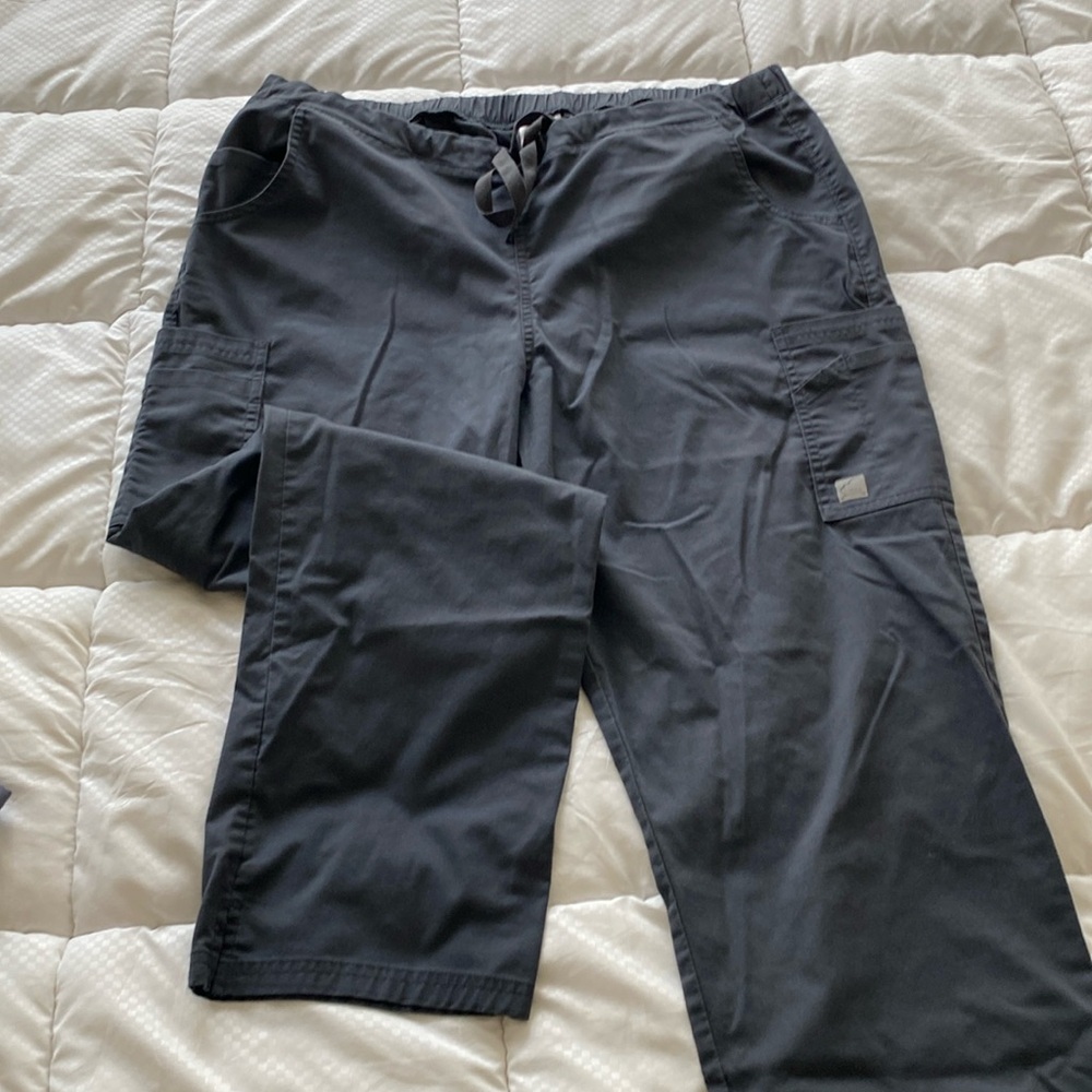 Grey Scrub Set - Picture 8 of 9